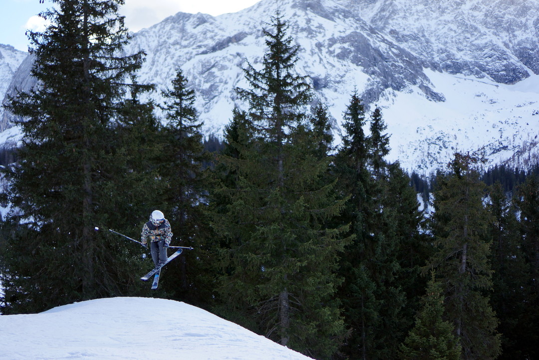 Skier spinning